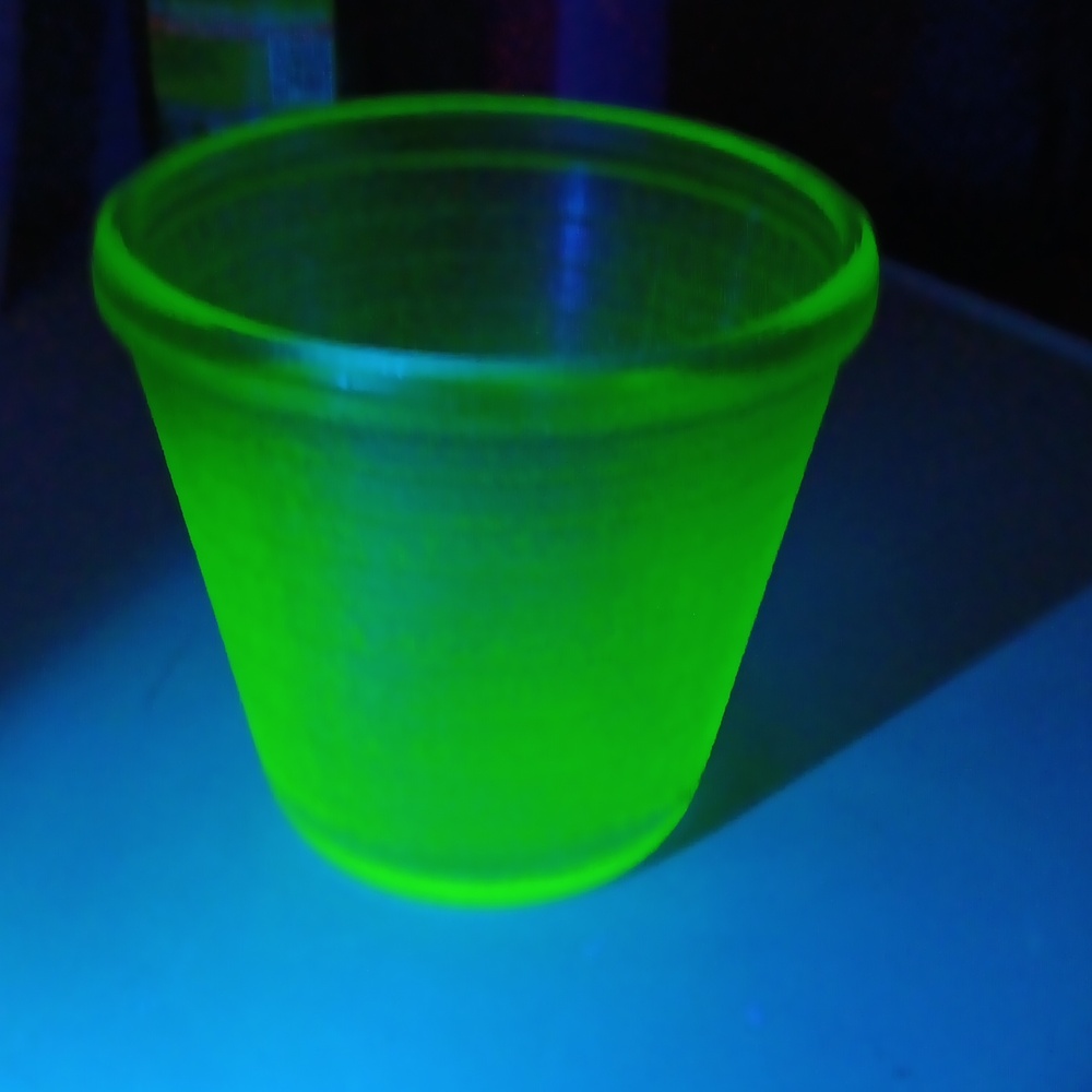 VINTAGE URANIUM DEPRESSION ERA FROSTED GLASS MEASURING DISH
